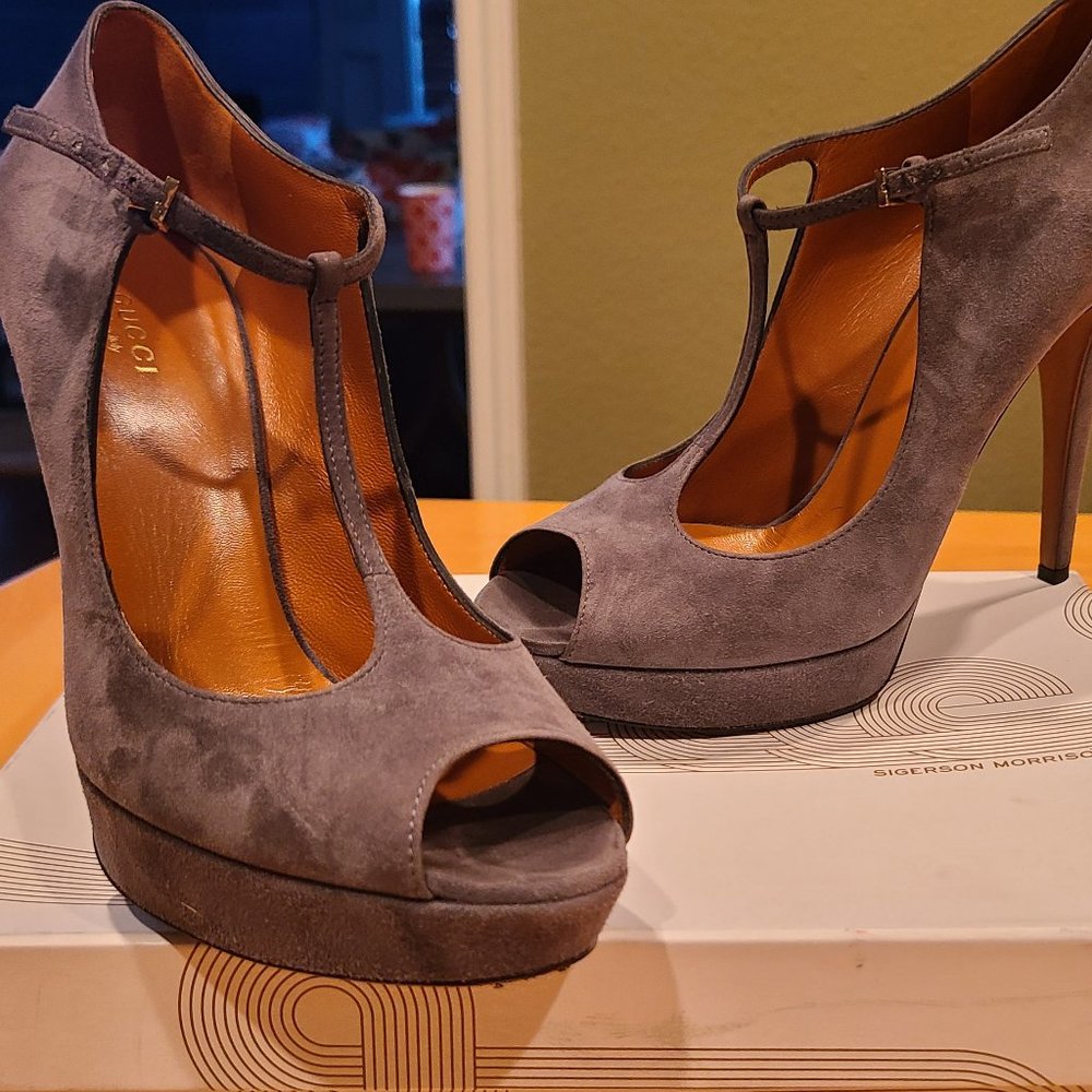 GUCCI Suede T-Strap Pumps 39M